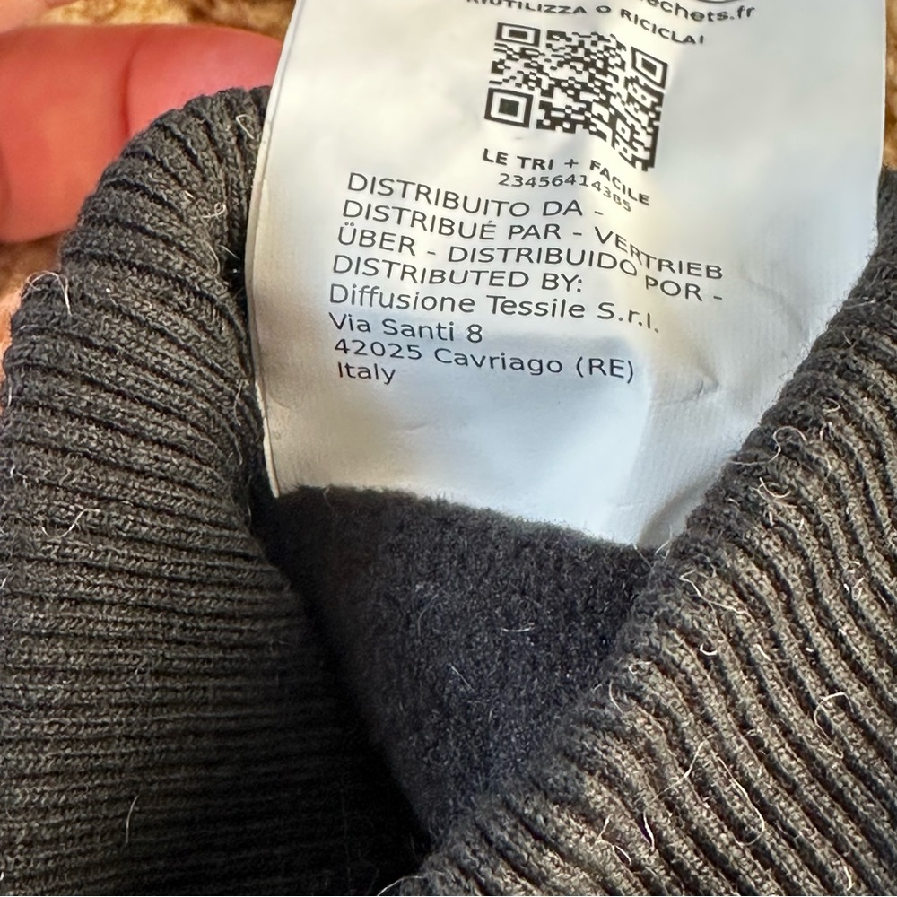 Intrend by Max Mara Plush Effect Mittens Size: OS New Fall / Winter Color: Camel - Picture 7 of 10
